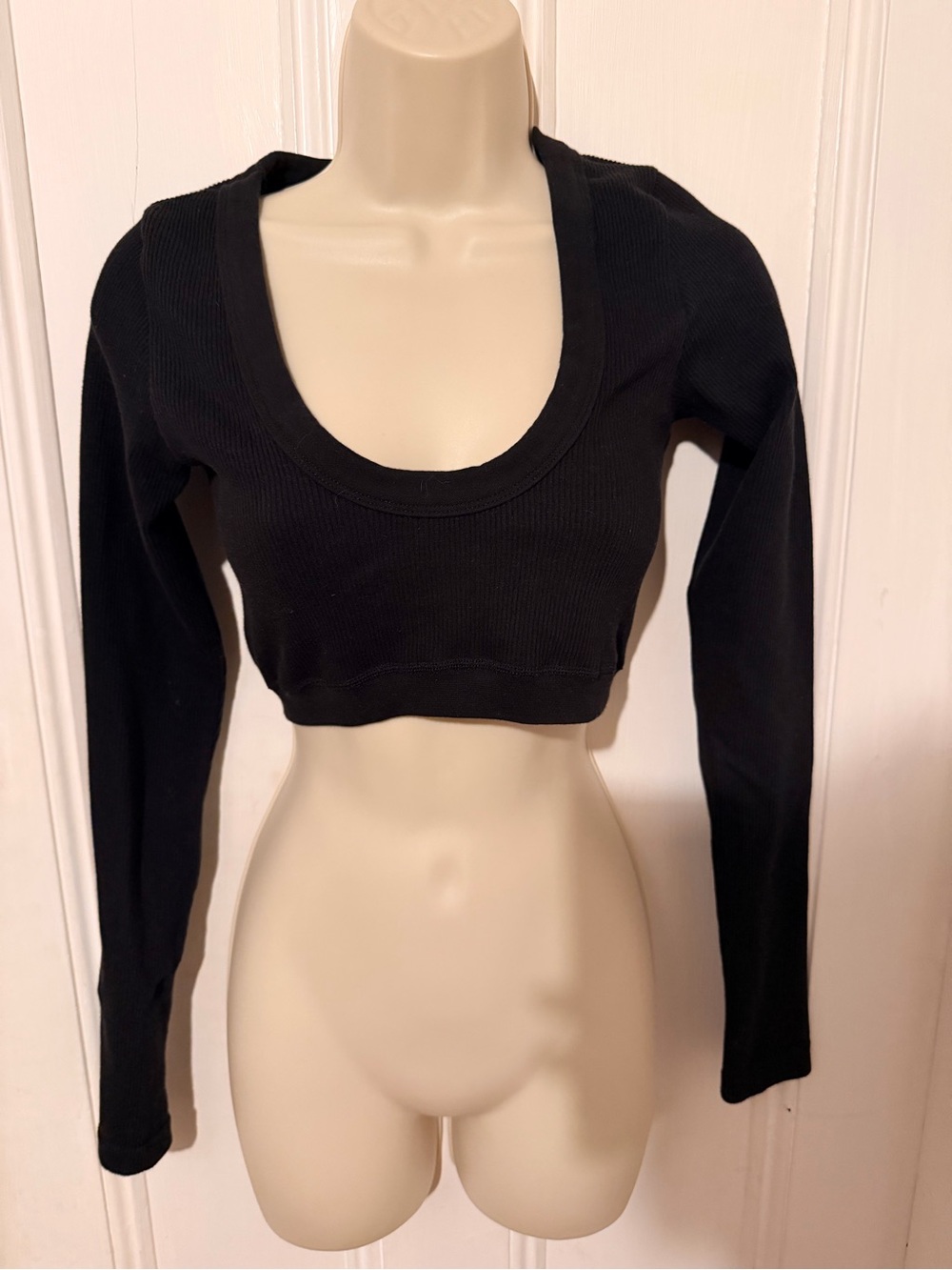 Alo Black Ribbed Long Sleeve Crop Top